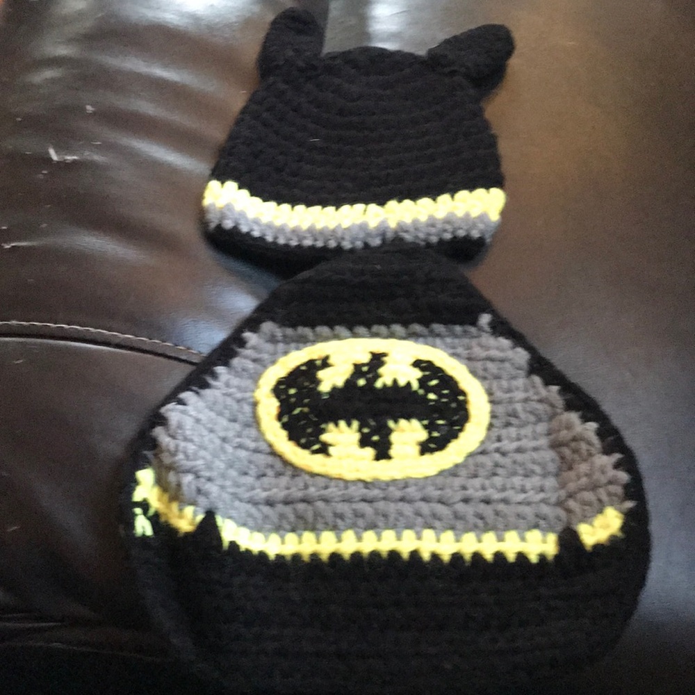 Brand new Batman hat and cape - Picture 1 of 4